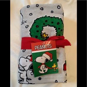 Snoopy / Peanuts Christmas Set of 2 Hand Towels